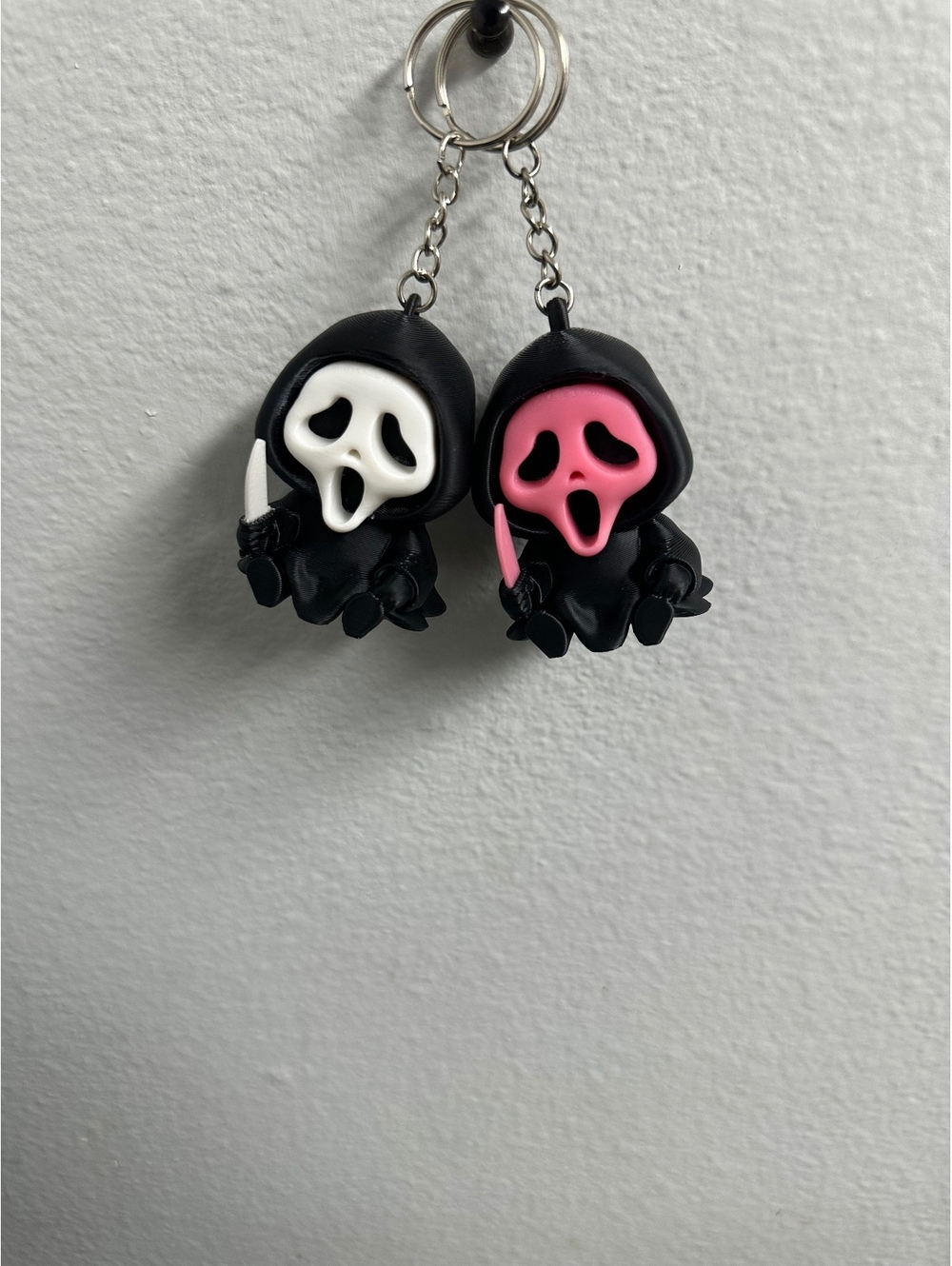 Ghost Face Keychains 2 Pack - Picture 5 of 6